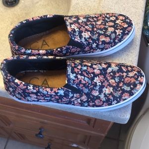 Size 8 flowered loafers